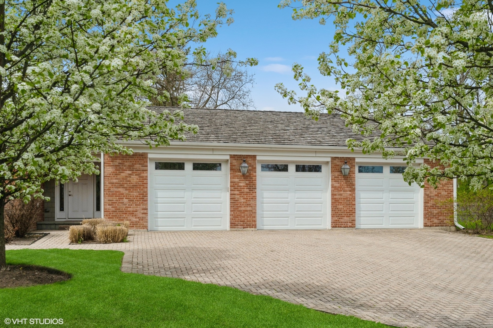 380 Deerpath Square Property Photo 6