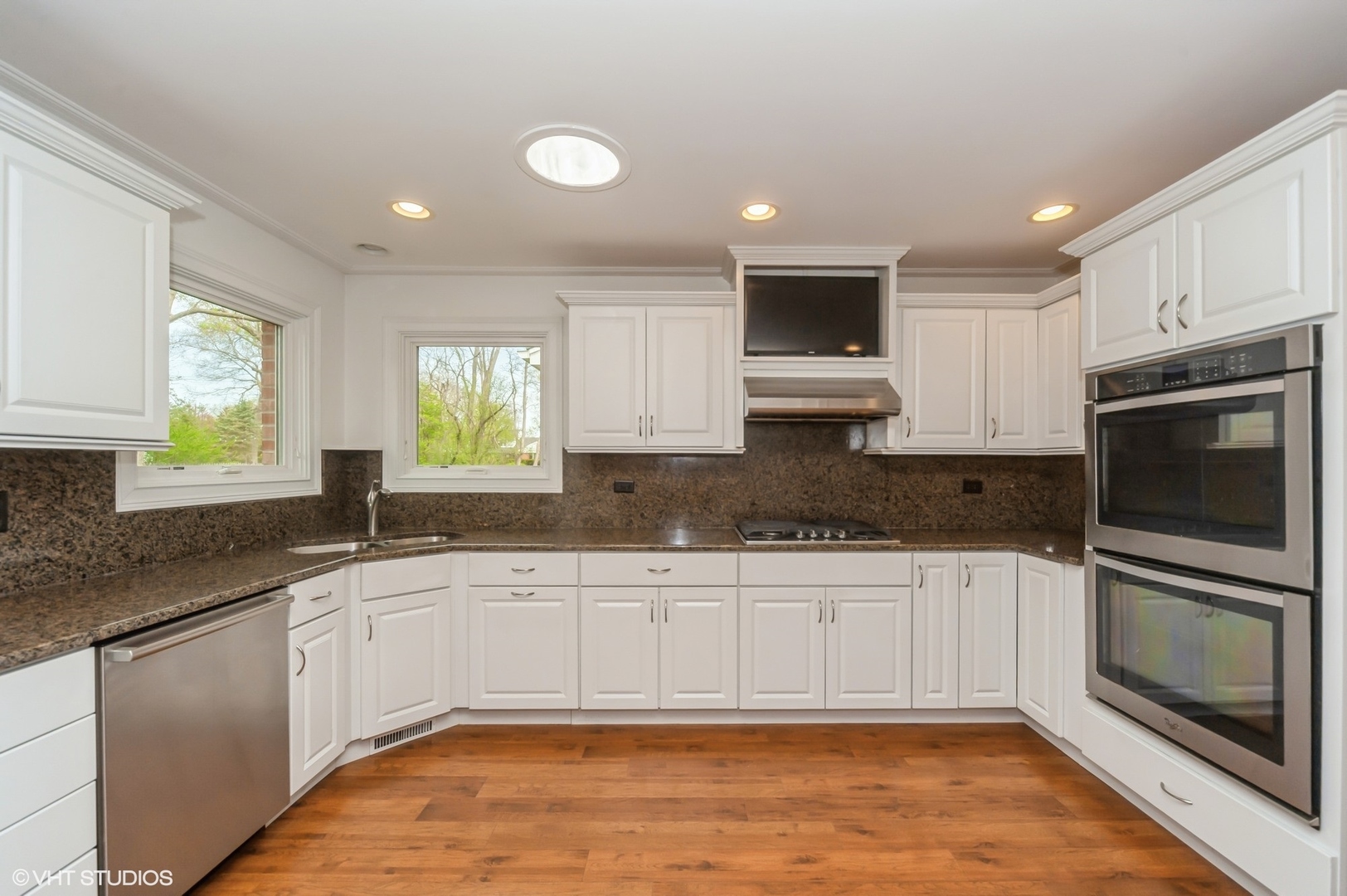 380 Deerpath Square Property Photo 14