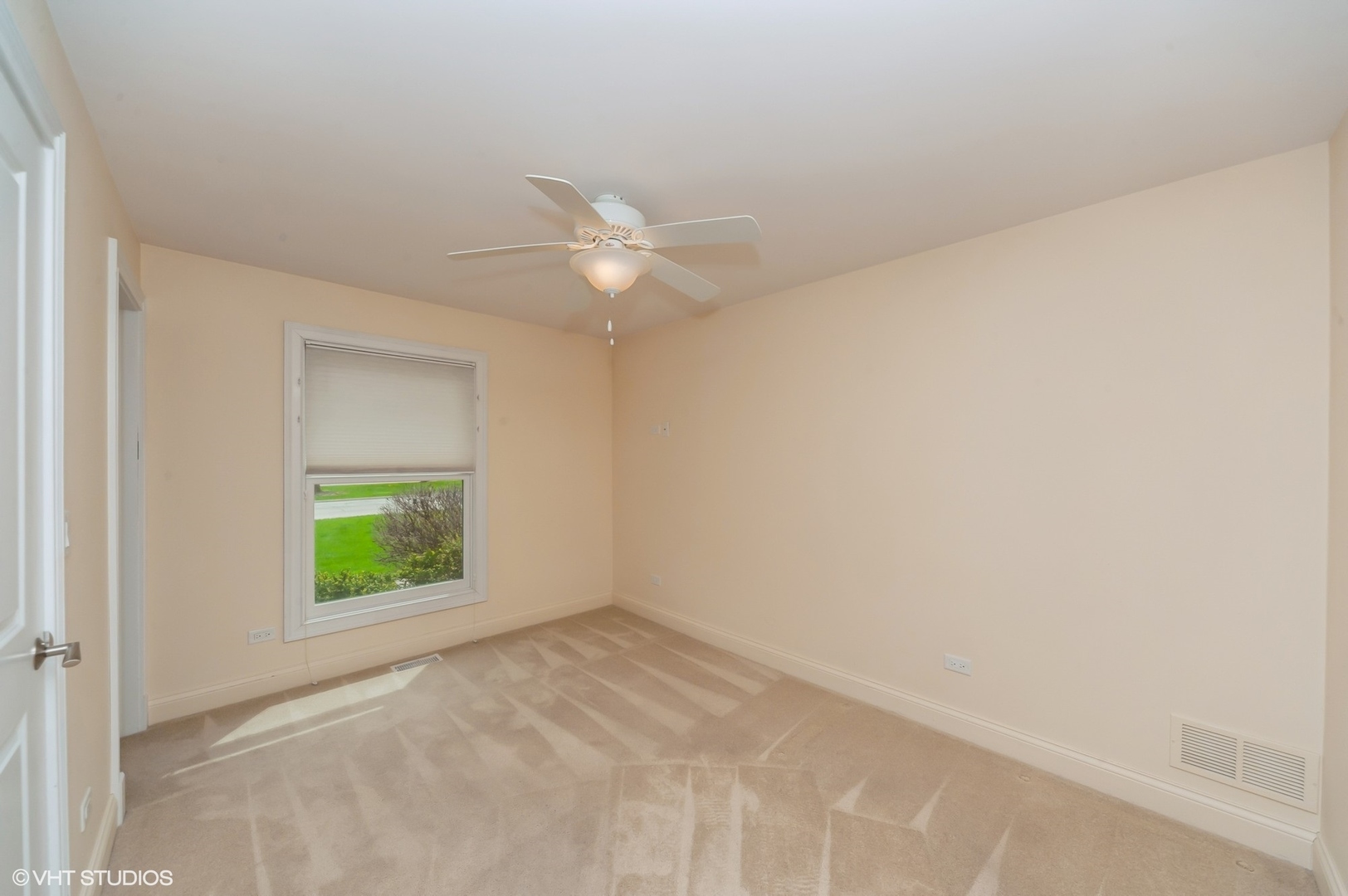 380 Deerpath Square Property Photo 22