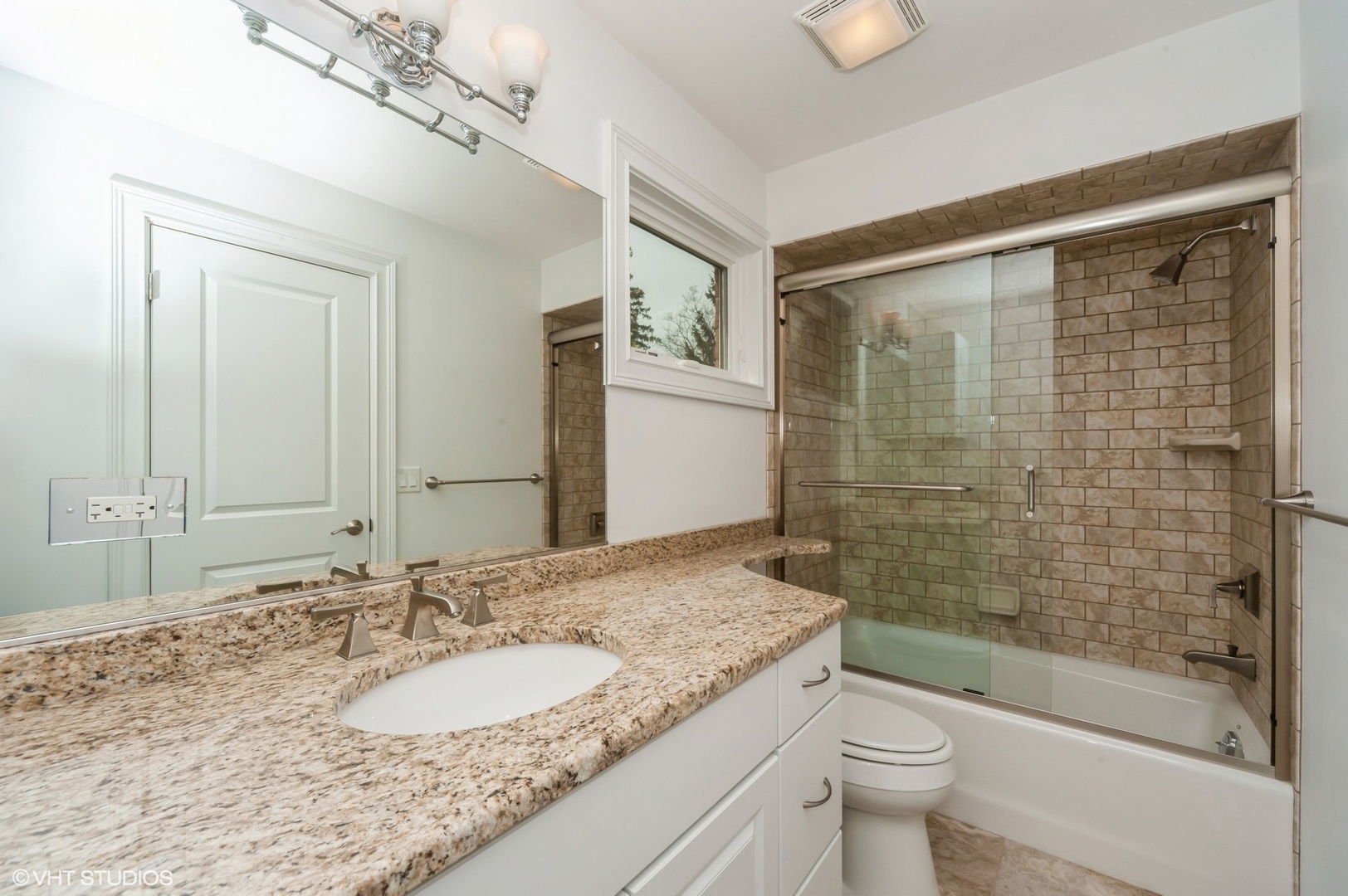 380 Deerpath Square Property Photo 25