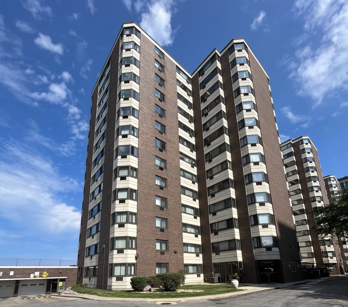 7337 S South Shore Drive 1024 Property Photo 1