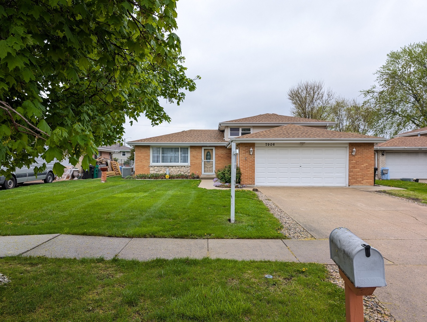 7906 W 81st Place Property Photo