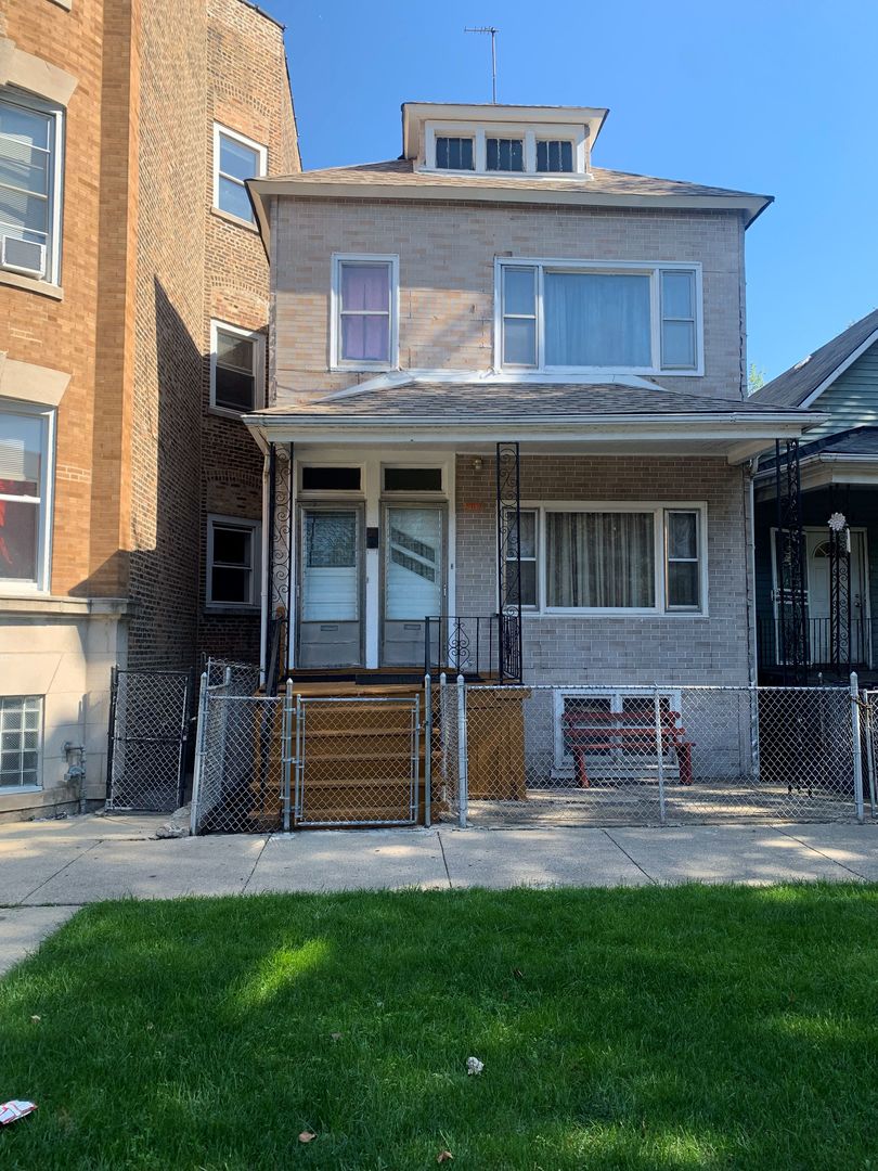 9019 S Exchange Avenue Property Photo 1