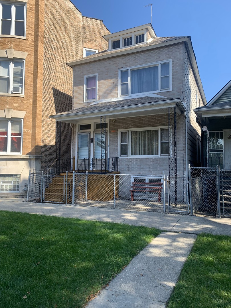 9019 S Exchange Avenue Property Photo 2
