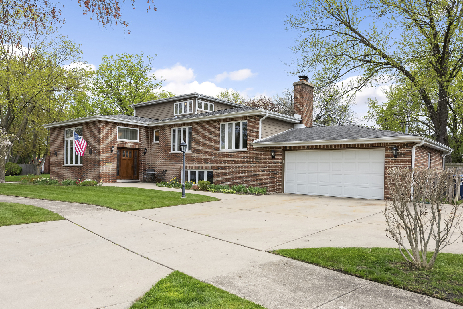696 Lombardy Lane Property Photo