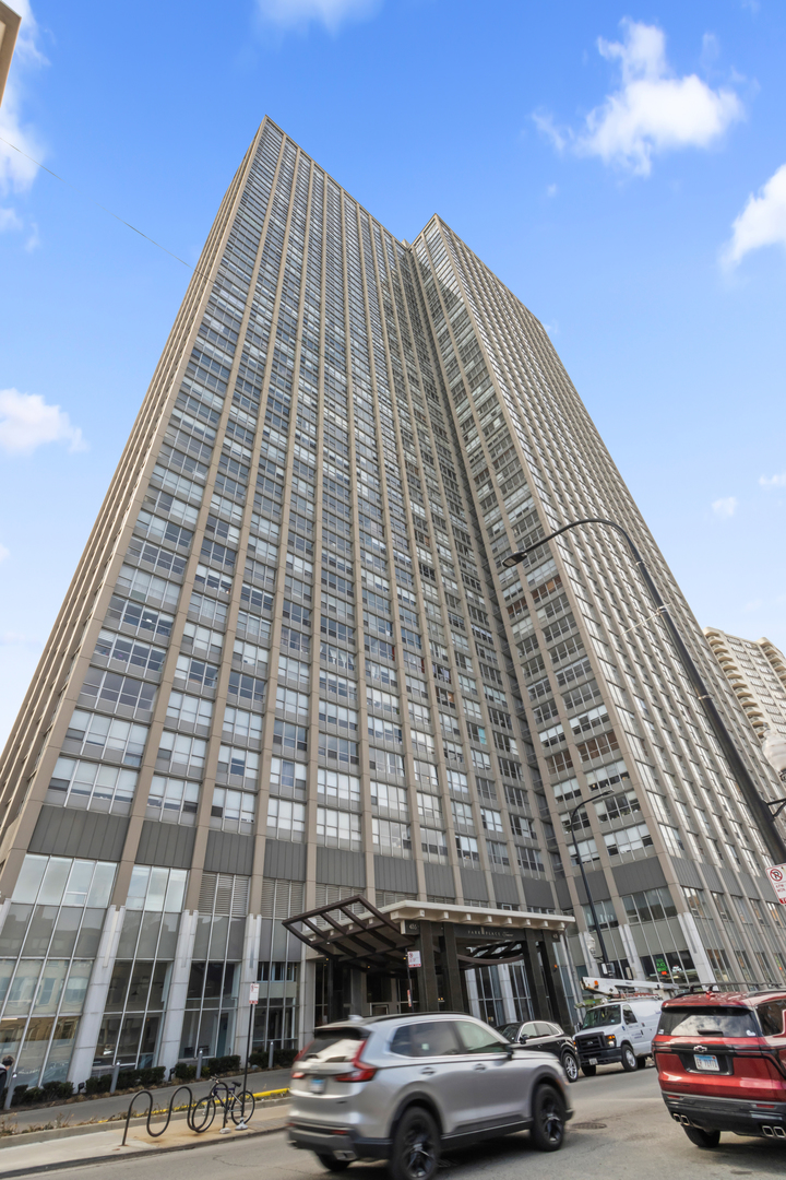 655 W Irving Park Road 4417 Property Photo 1