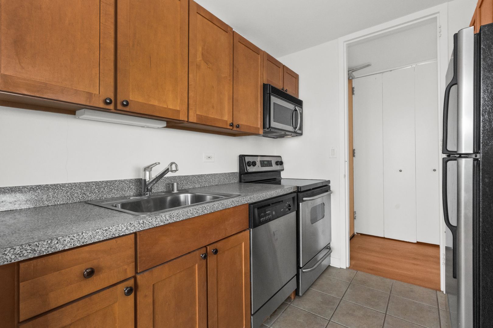 655 W Irving Park Road 4417 Property Photo 10