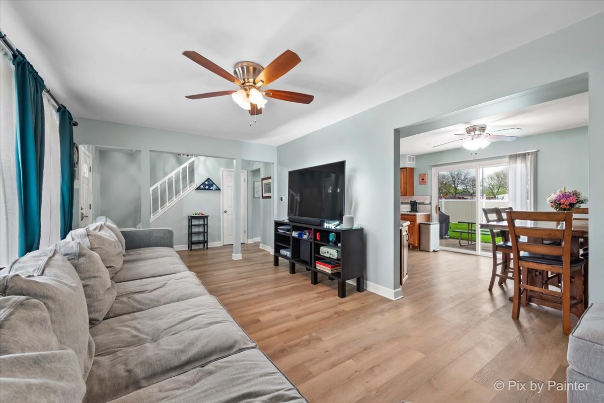8015 S Carrolton Court Property Photo 4