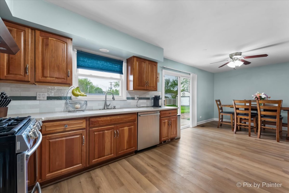8015 S Carrolton Court Property Photo 8