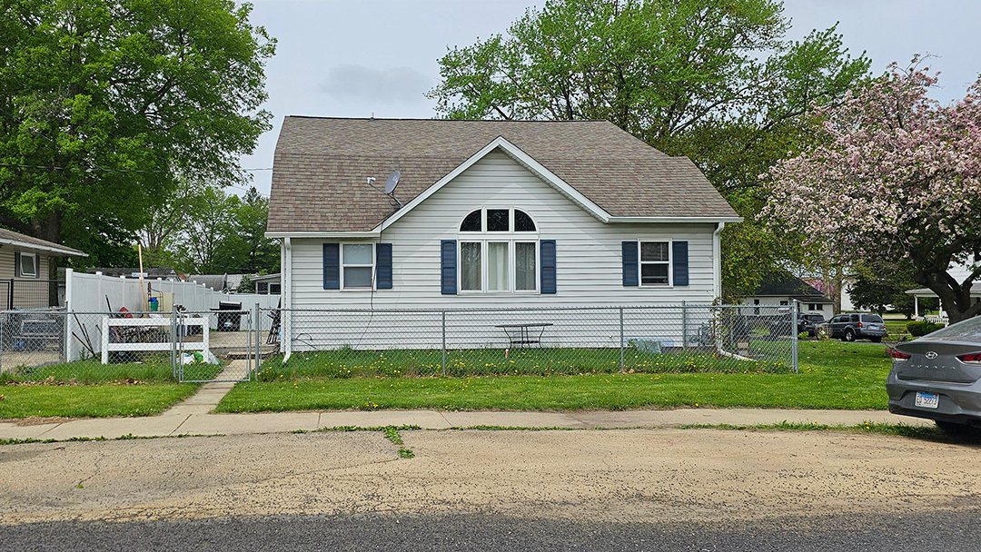 412 E 5th Street Property Photo 2