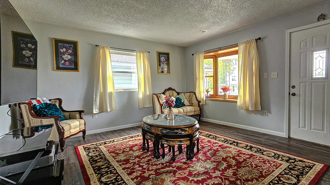 412 E 5th Street Property Photo 5