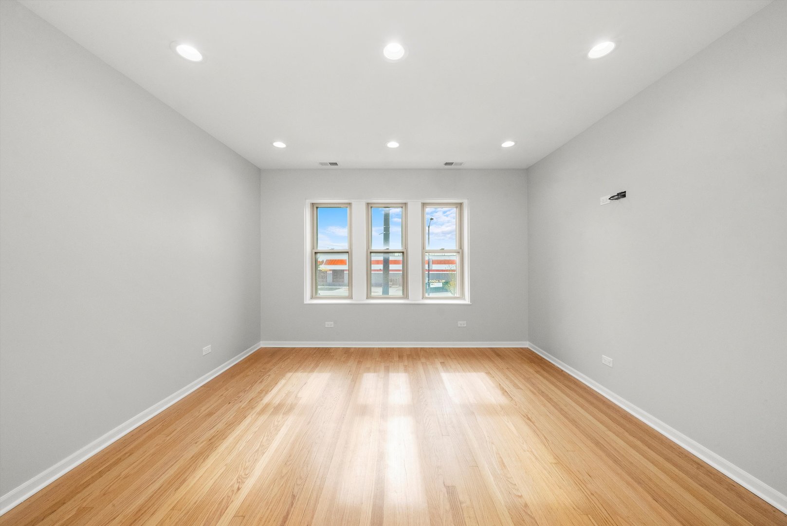 5030 S Archer Avenue Property Photo 5