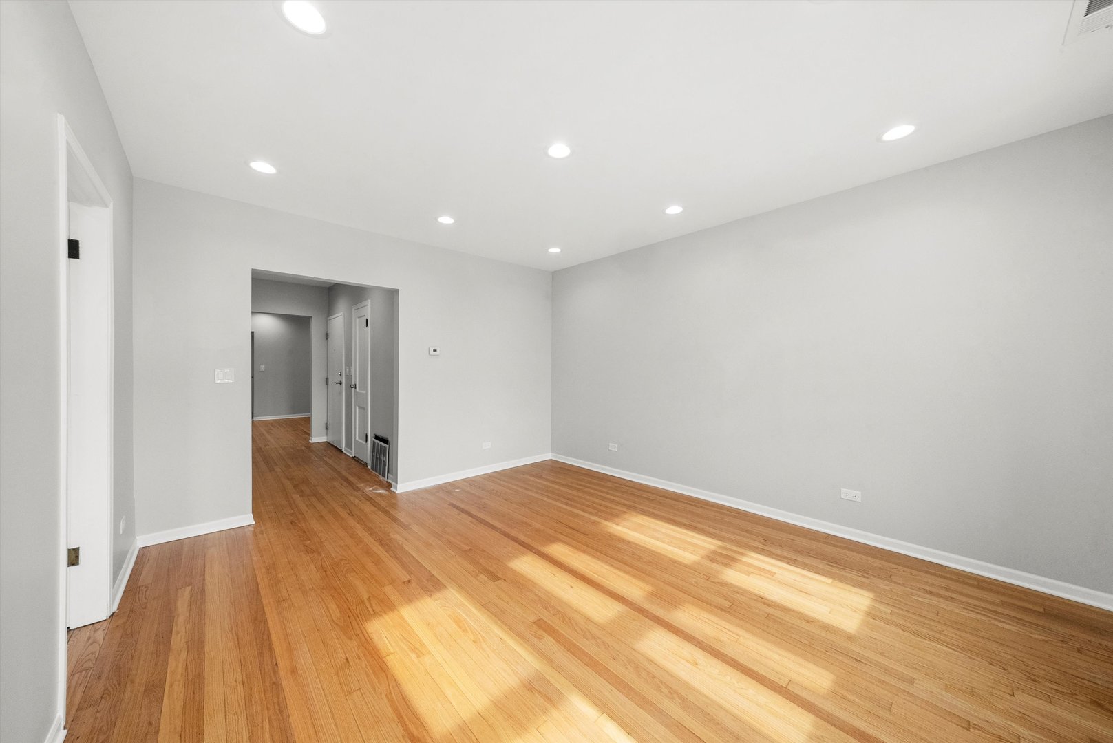5030 S Archer Avenue Property Photo 7