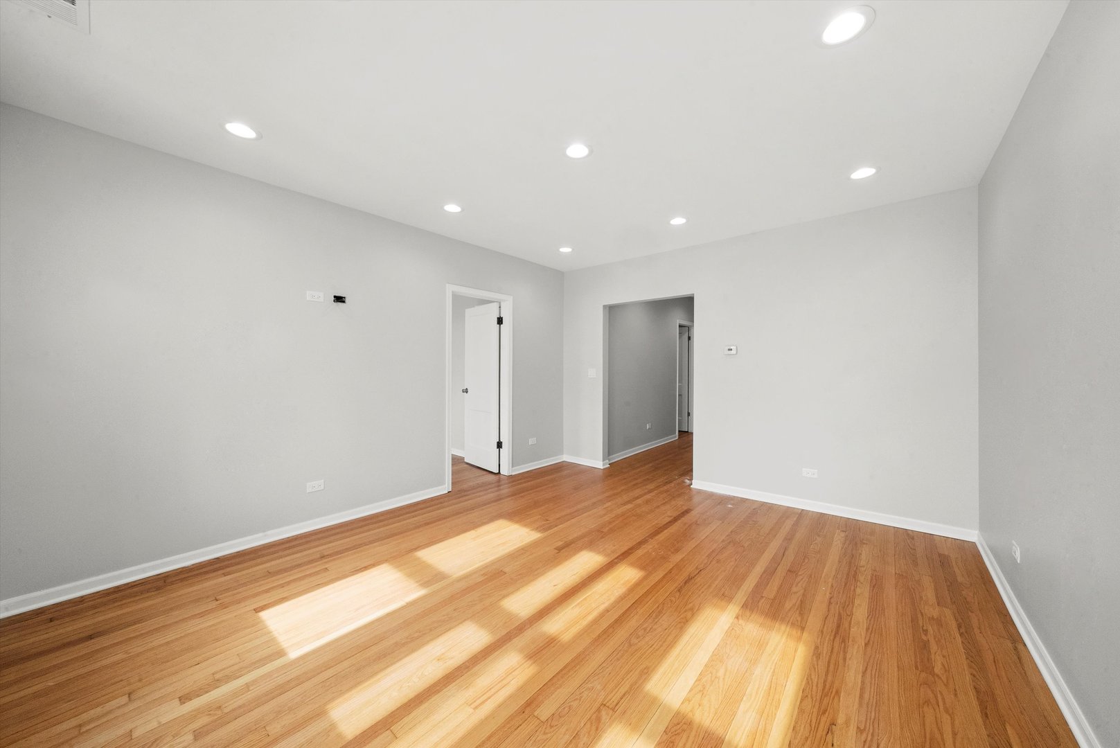 5030 S Archer Avenue Property Photo 8