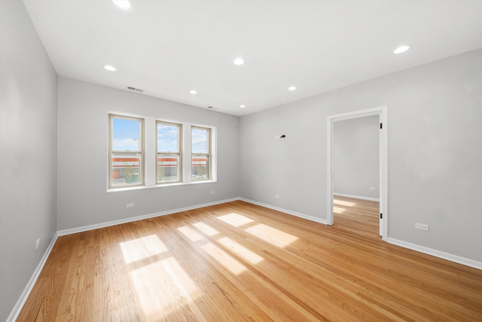5030 S Archer Avenue Property Photo 9