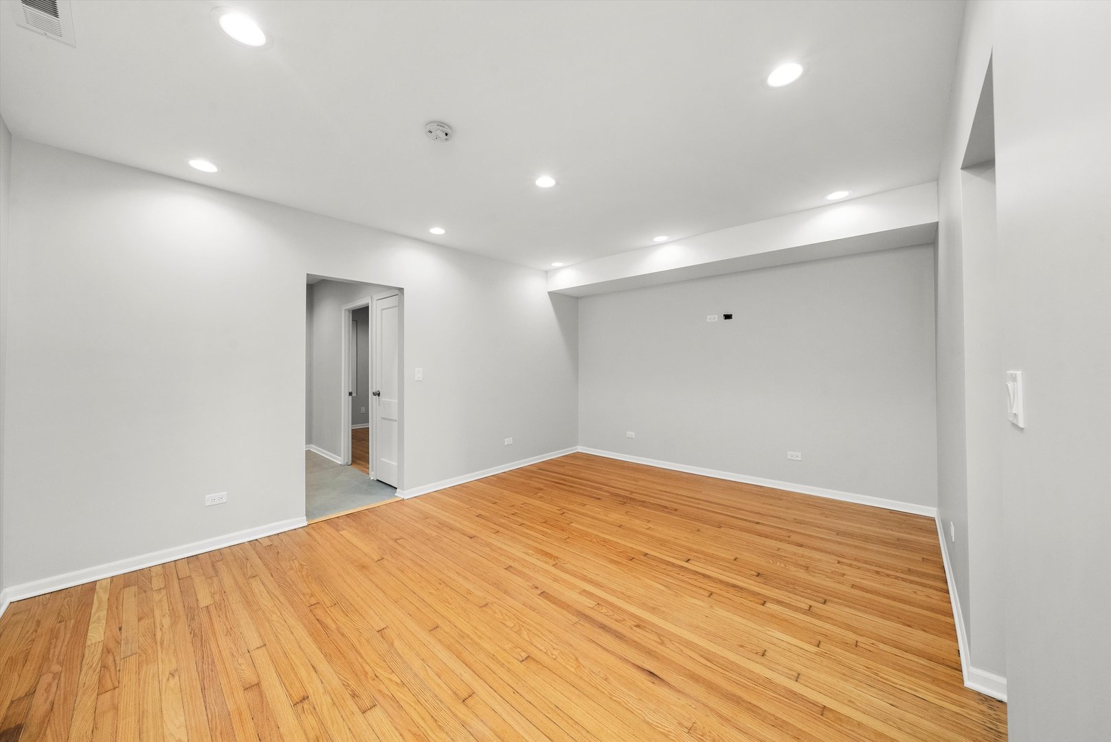 5030 S Archer Avenue Property Photo 14