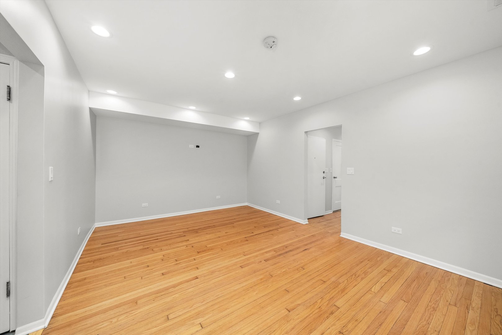5030 S Archer Avenue Property Photo 15
