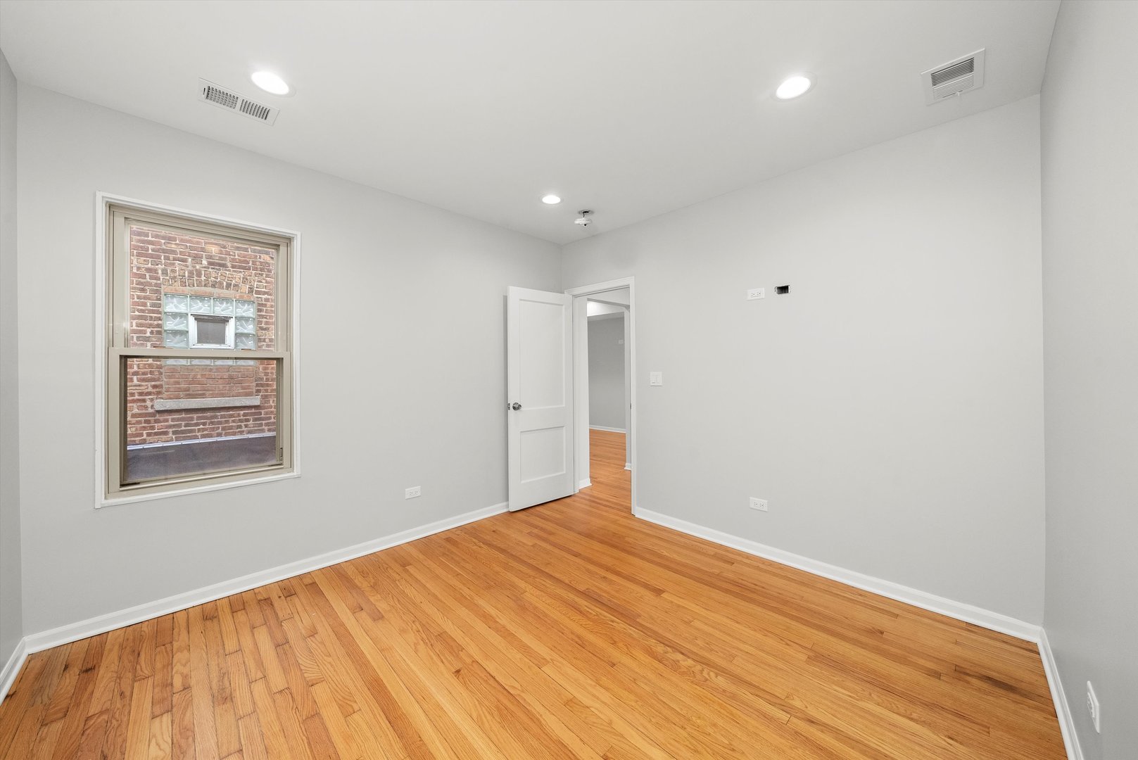 5030 S Archer Avenue Property Photo 19