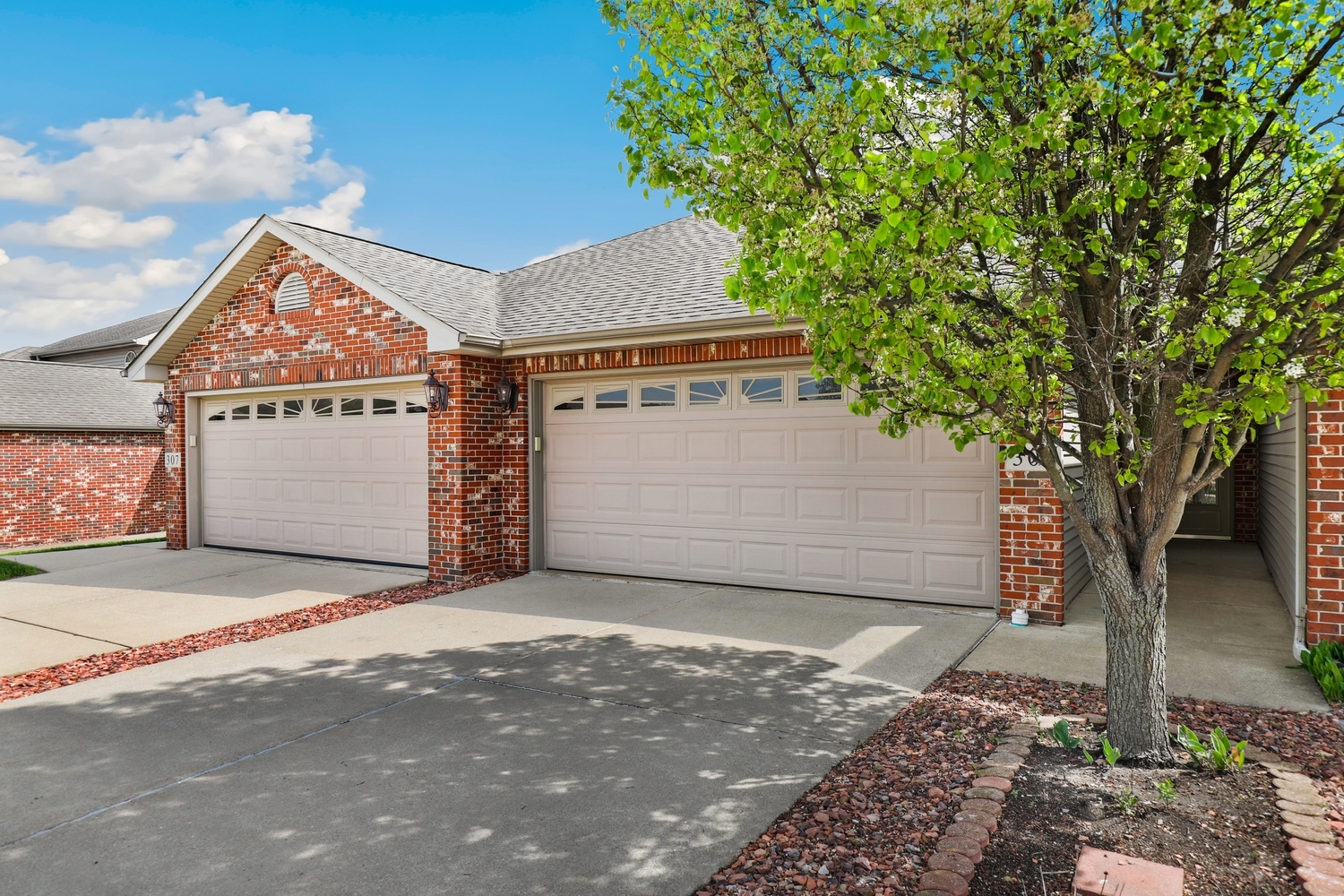 305 Deertrail Ln Property Photo 3