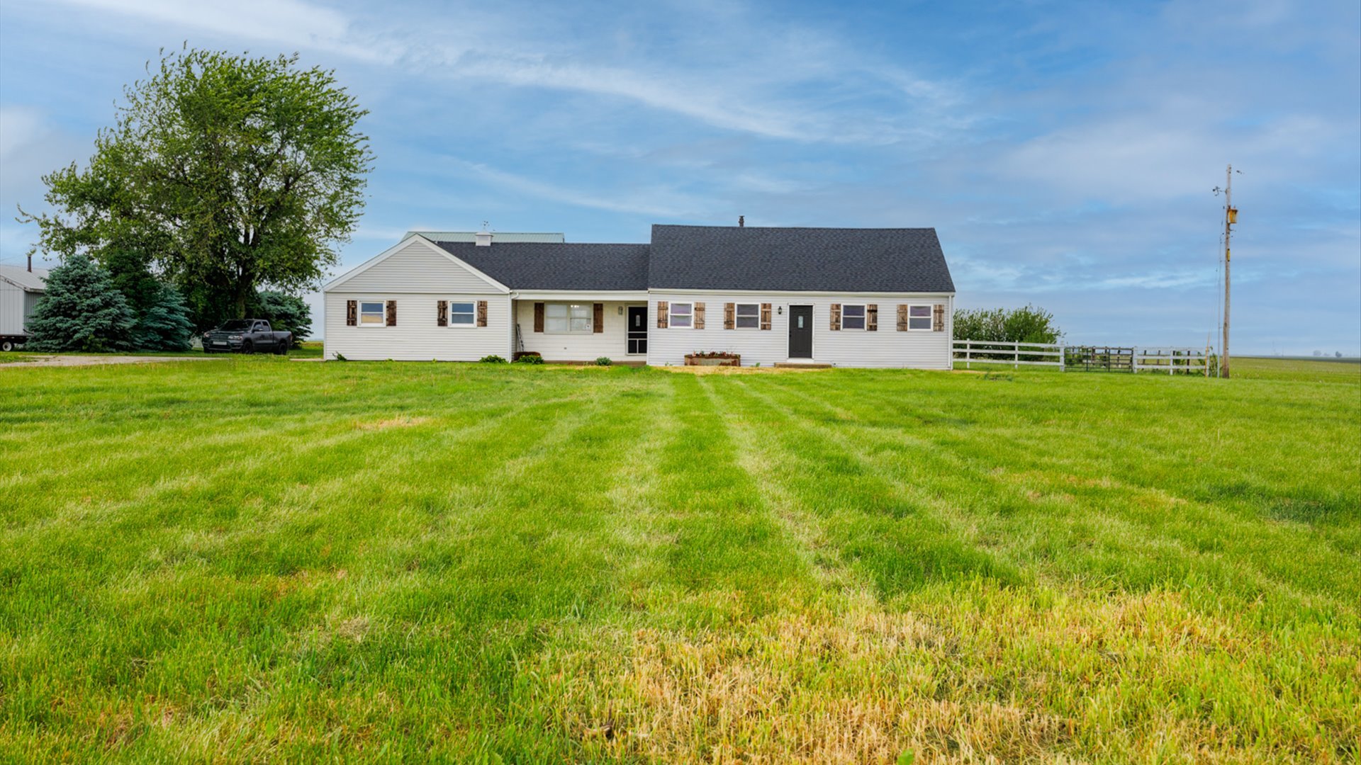 17594 N 2500 East Road Property Photo 1
