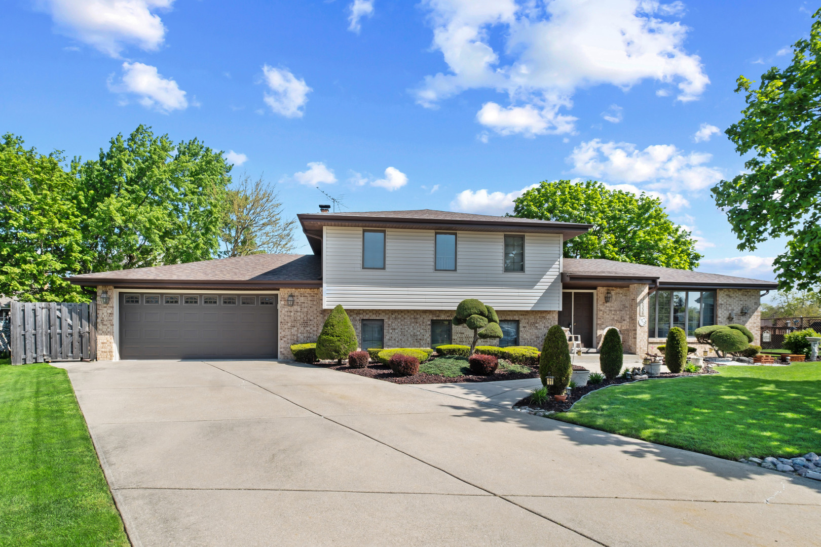 6338 Parkwood Court Property Photo