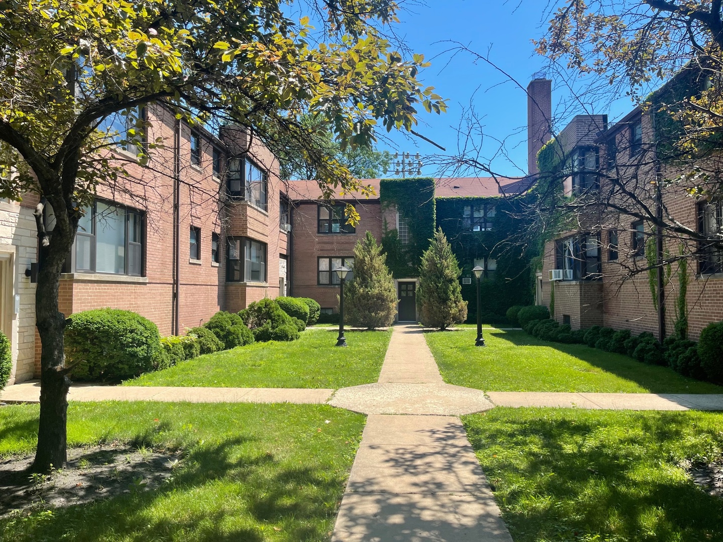 7365 N Winchester Avenue 1e Property Photo 1