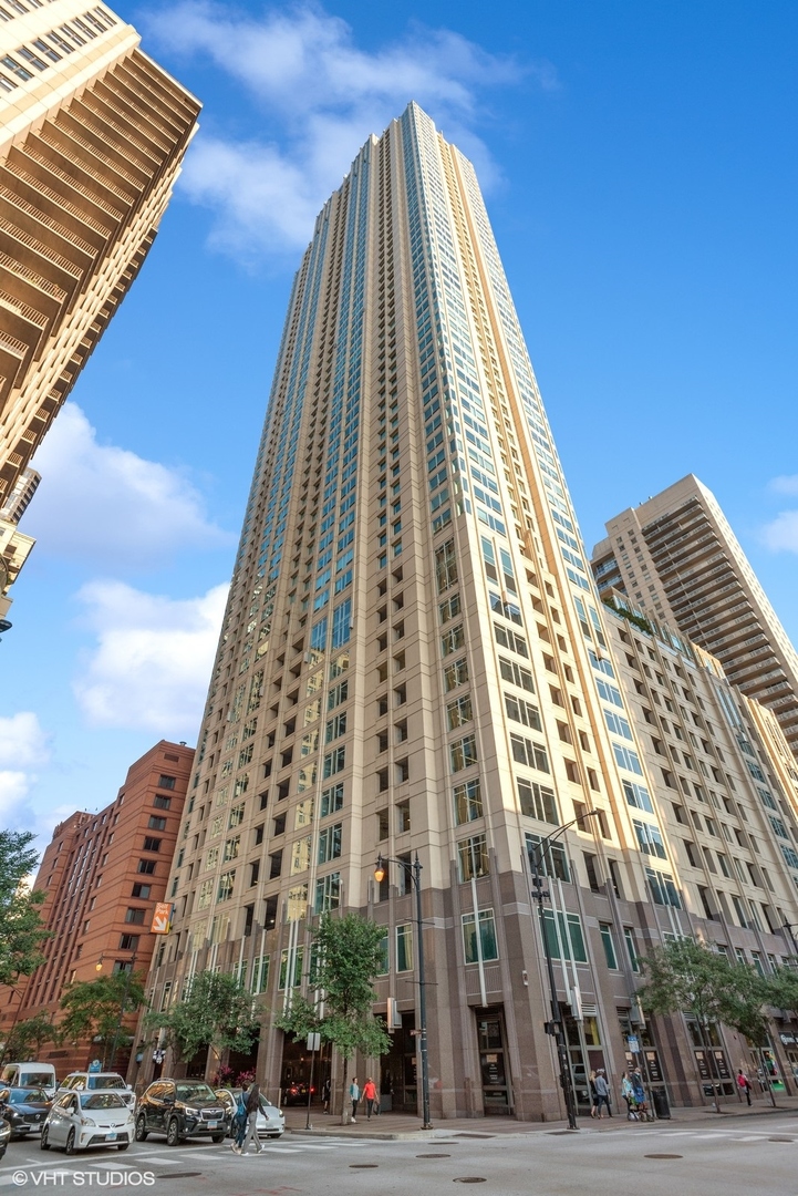 33 W Ontario Street PH-C Property Photo 1