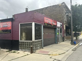 512 W Lake St Property Photo 1