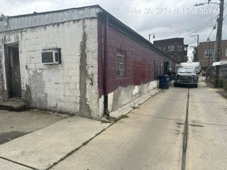 512 W Lake St Property Photo 6