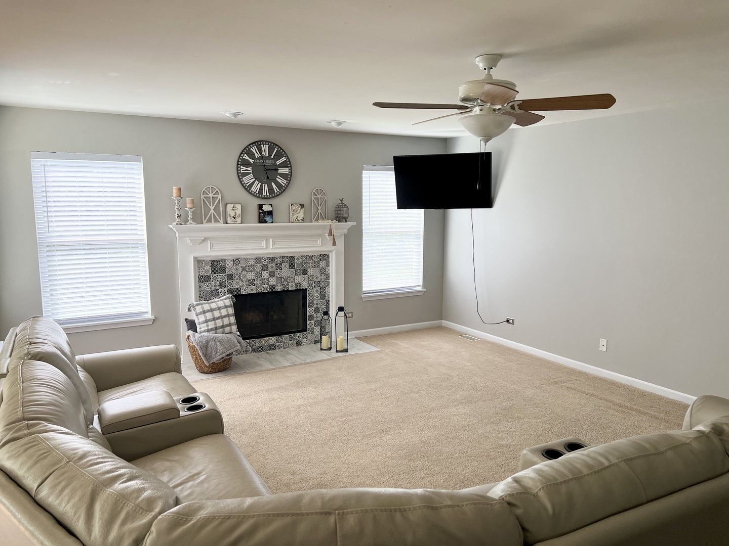 618 Picadilly Ln Property Photo 3