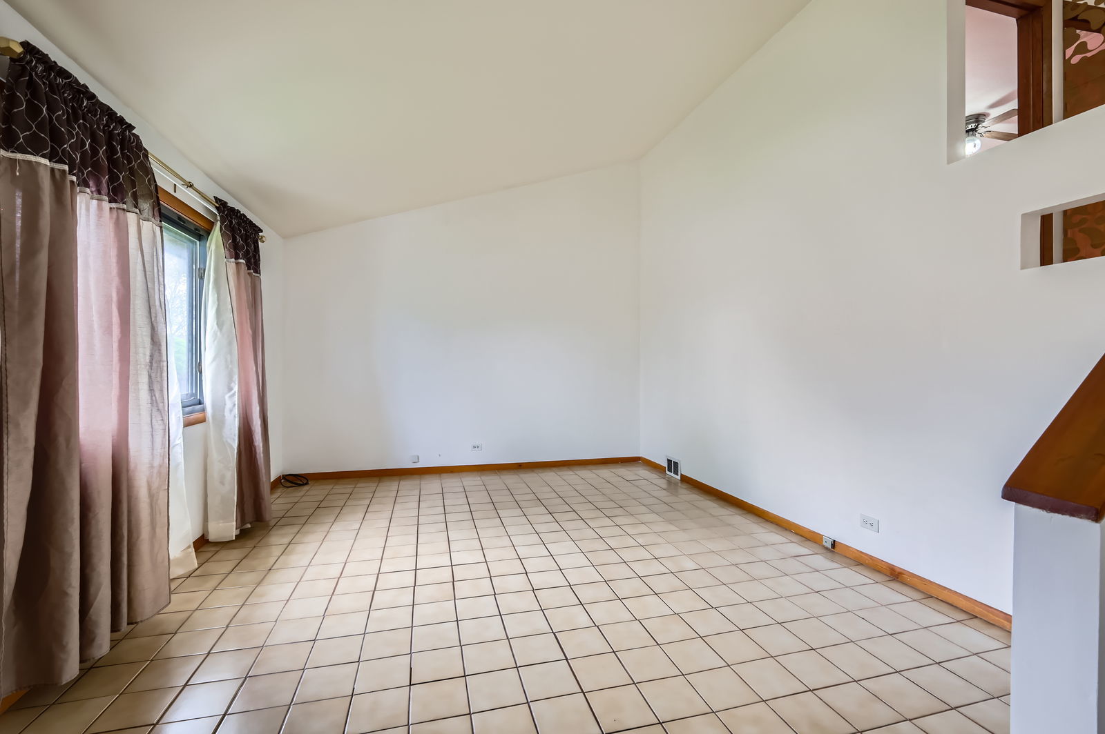 3020 Lee St Property Photo 5