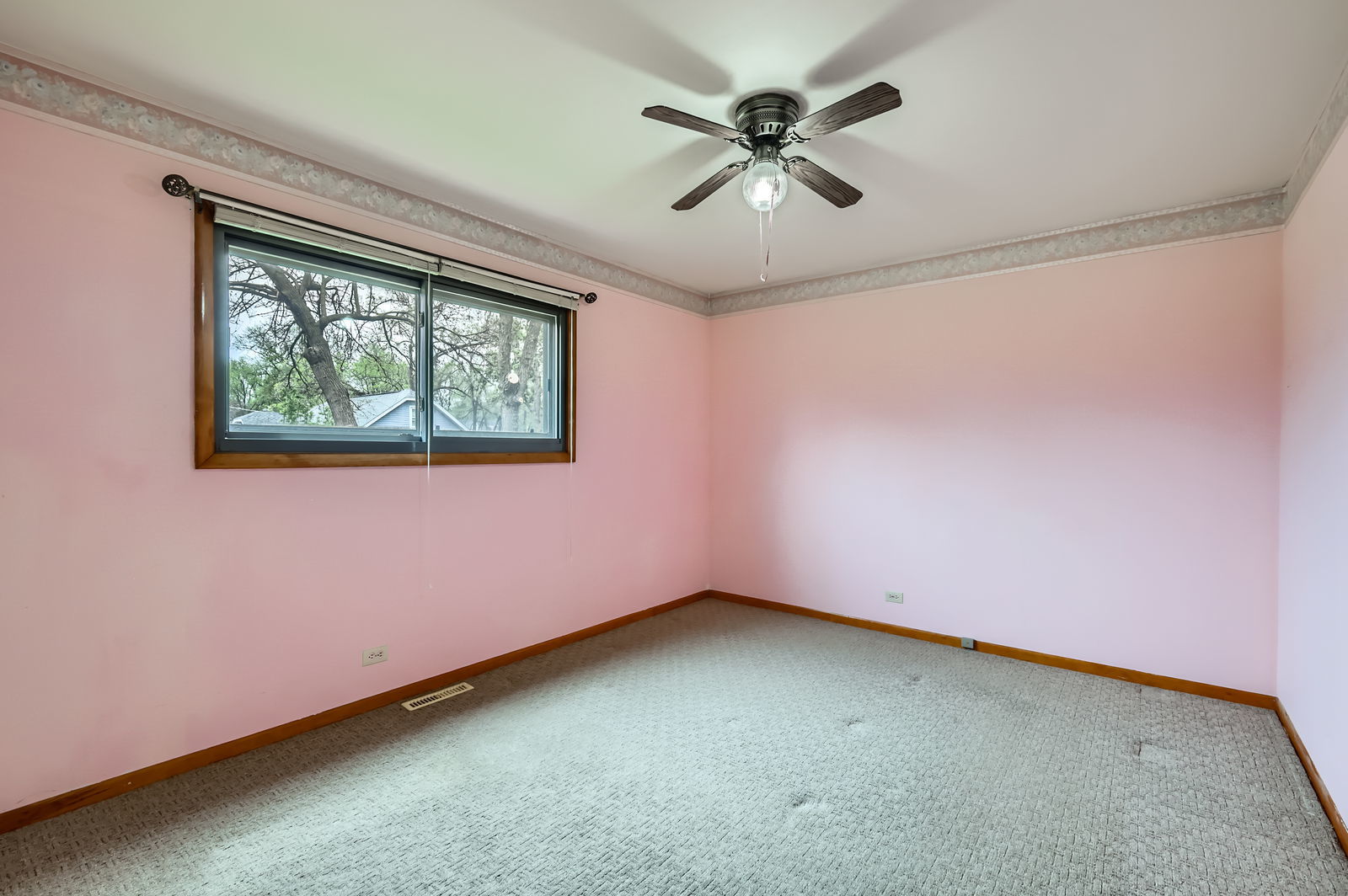 3020 Lee St Property Photo 7