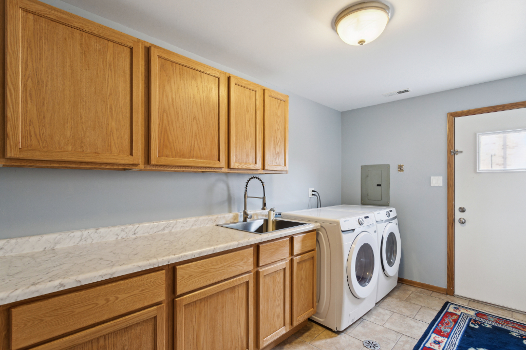 7328 W 153rd Street Property Photo 4