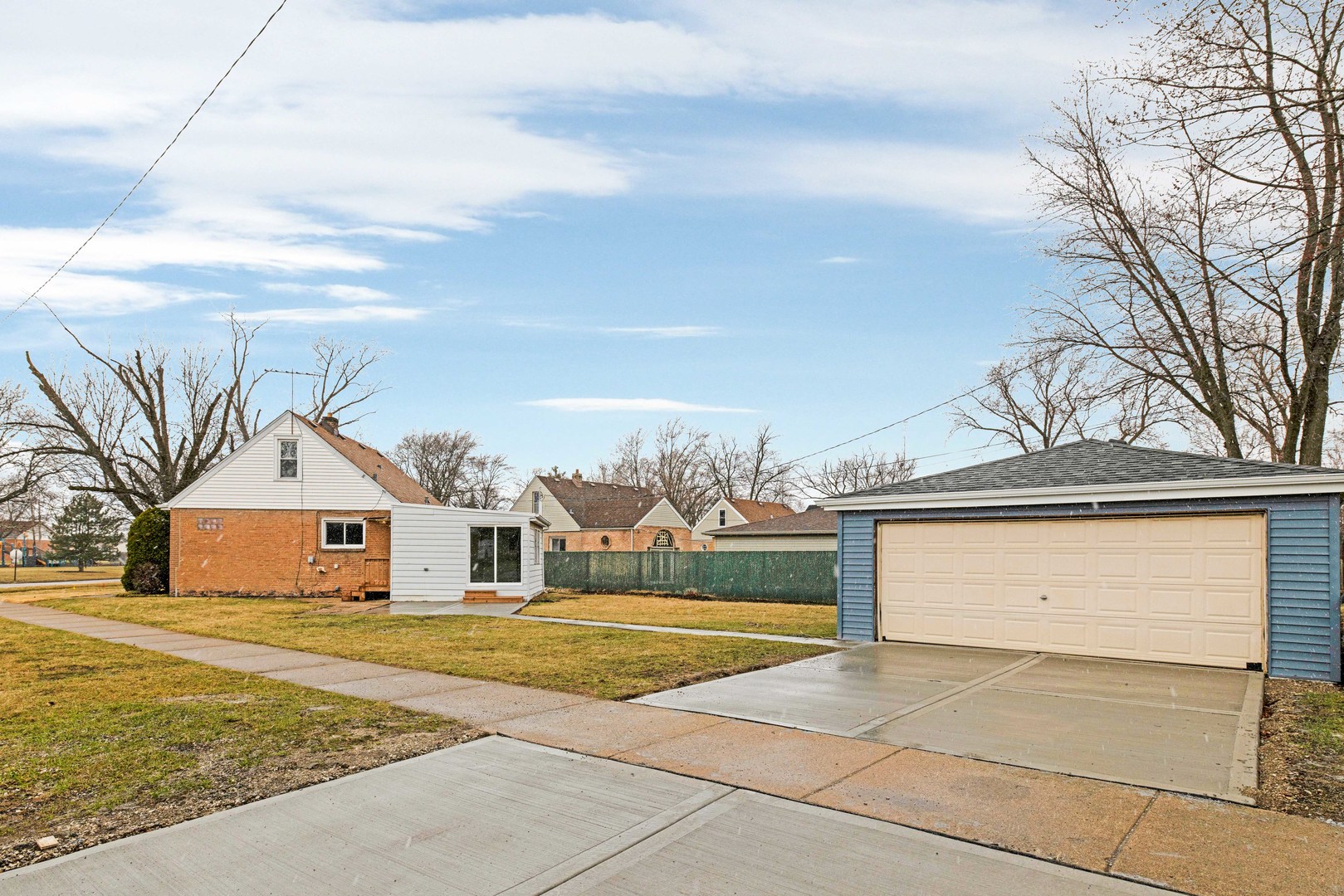 6831 S 79th Avenue Property Photo