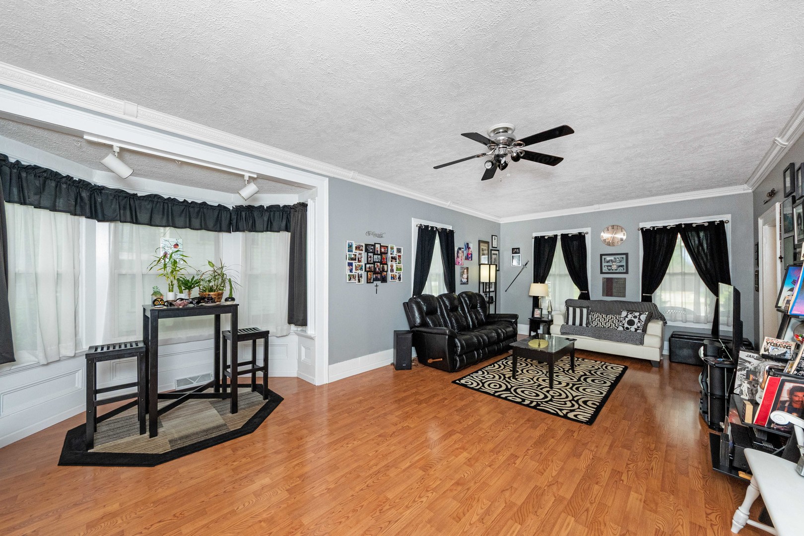 715 Locust Street Property Photo 2