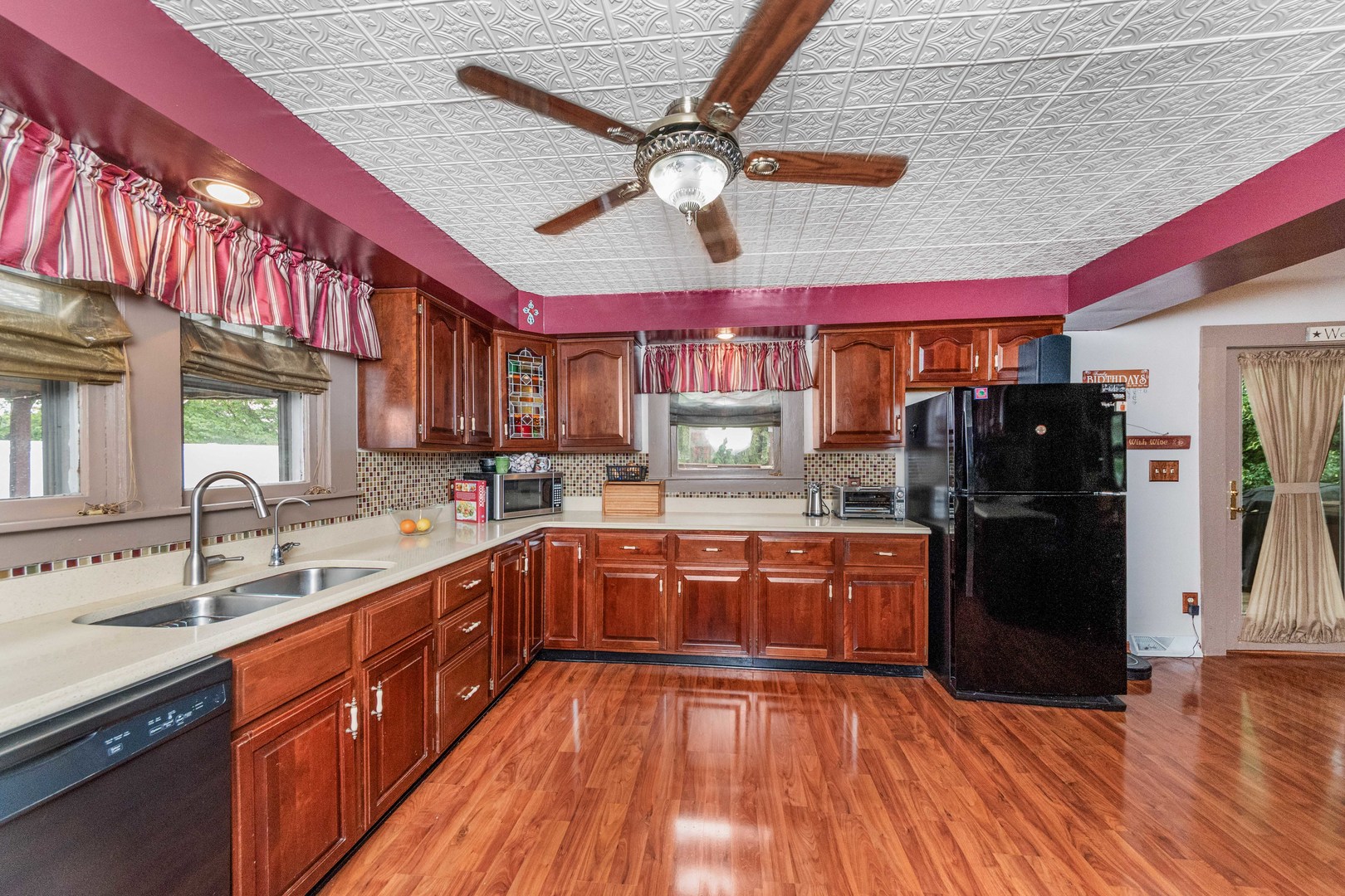 715 Locust Street Property Photo 7