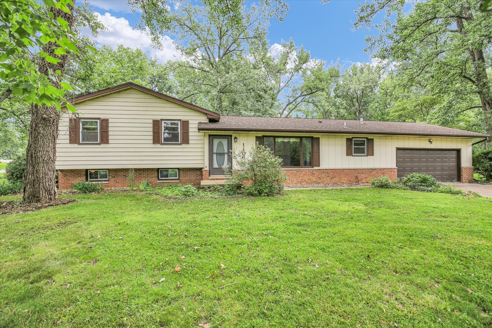 1106 Riverside Court Property Photo 1
