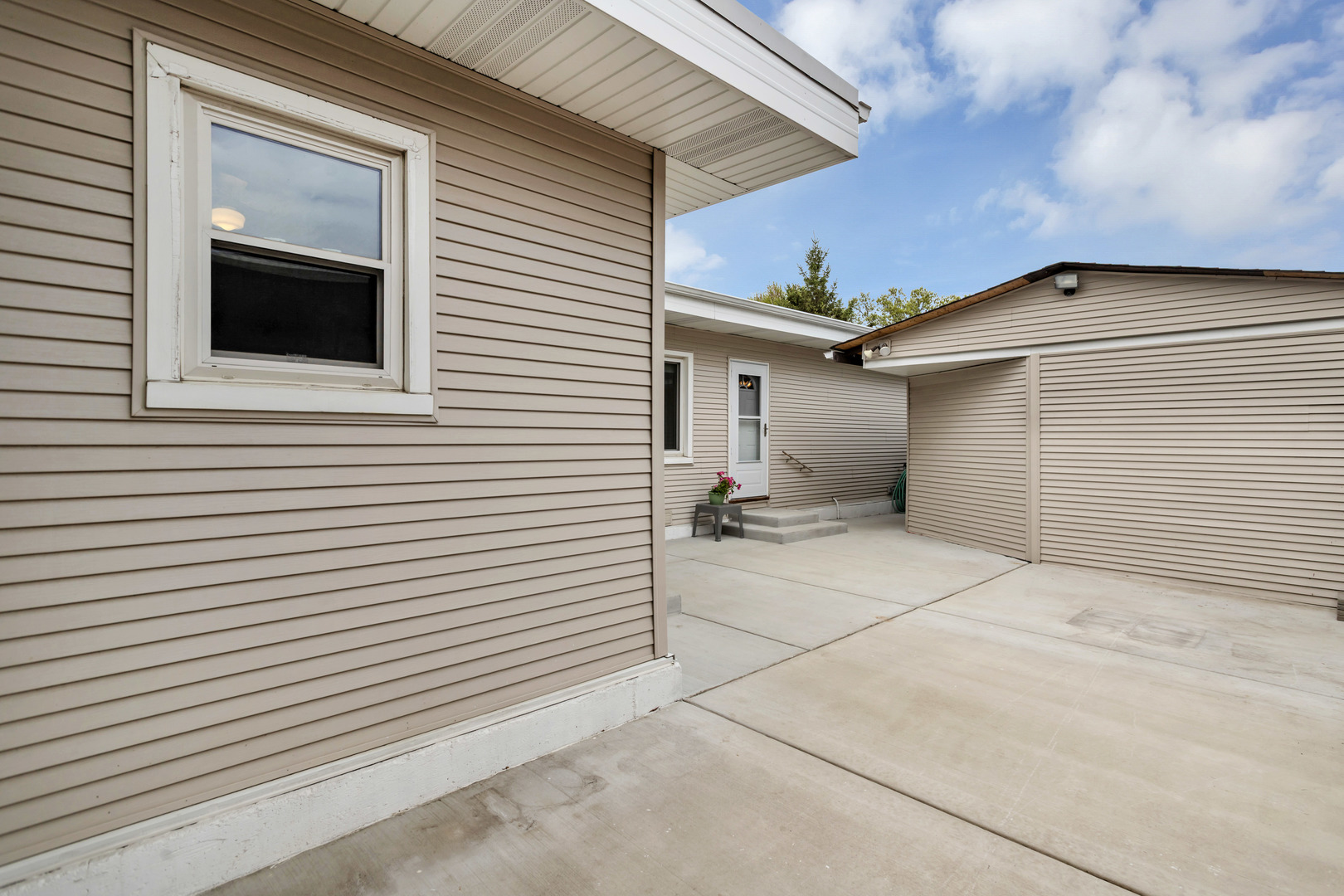 212 S Weston Ave Property Photo 4