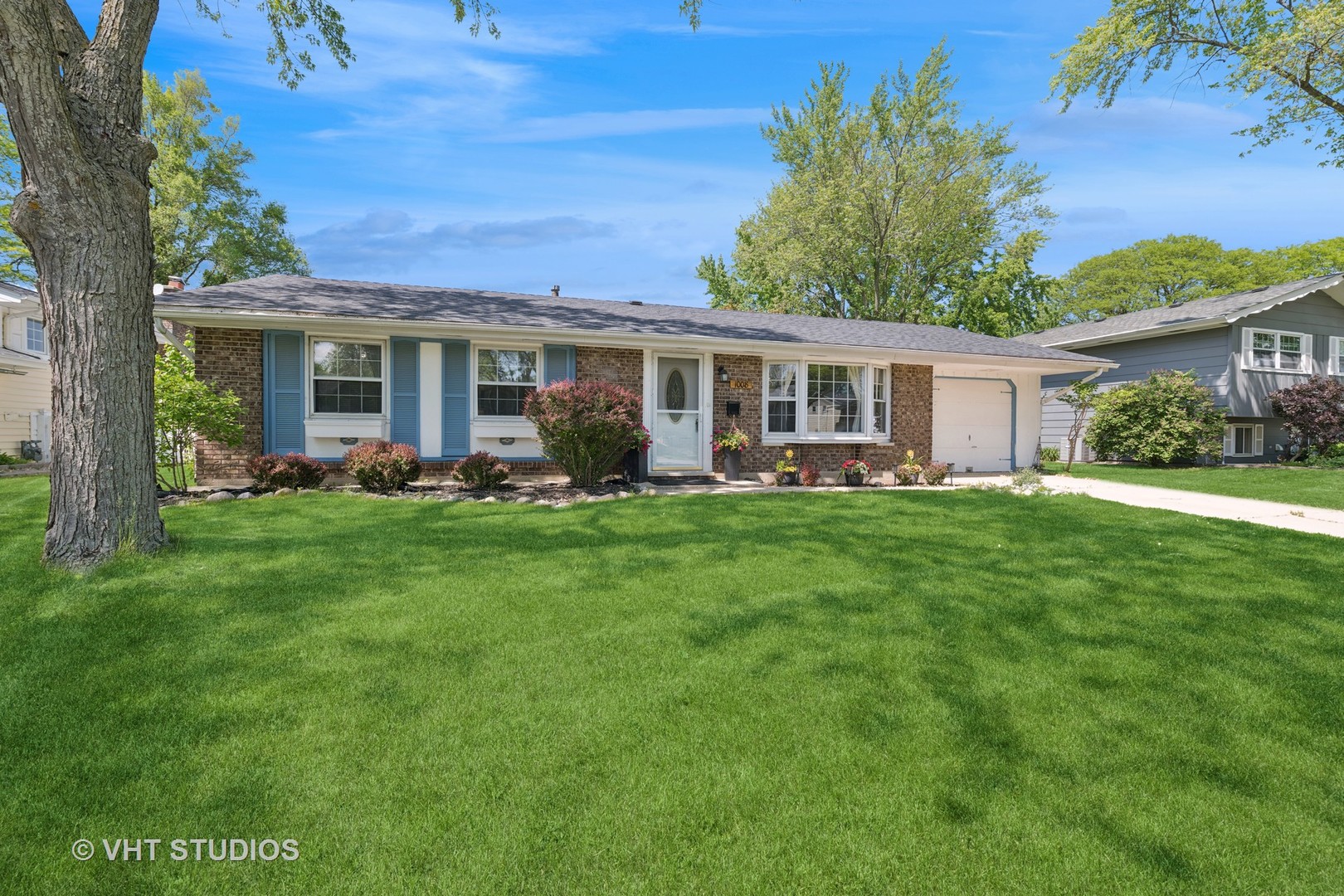 1008 W Weathersfield Way Property Photo 1