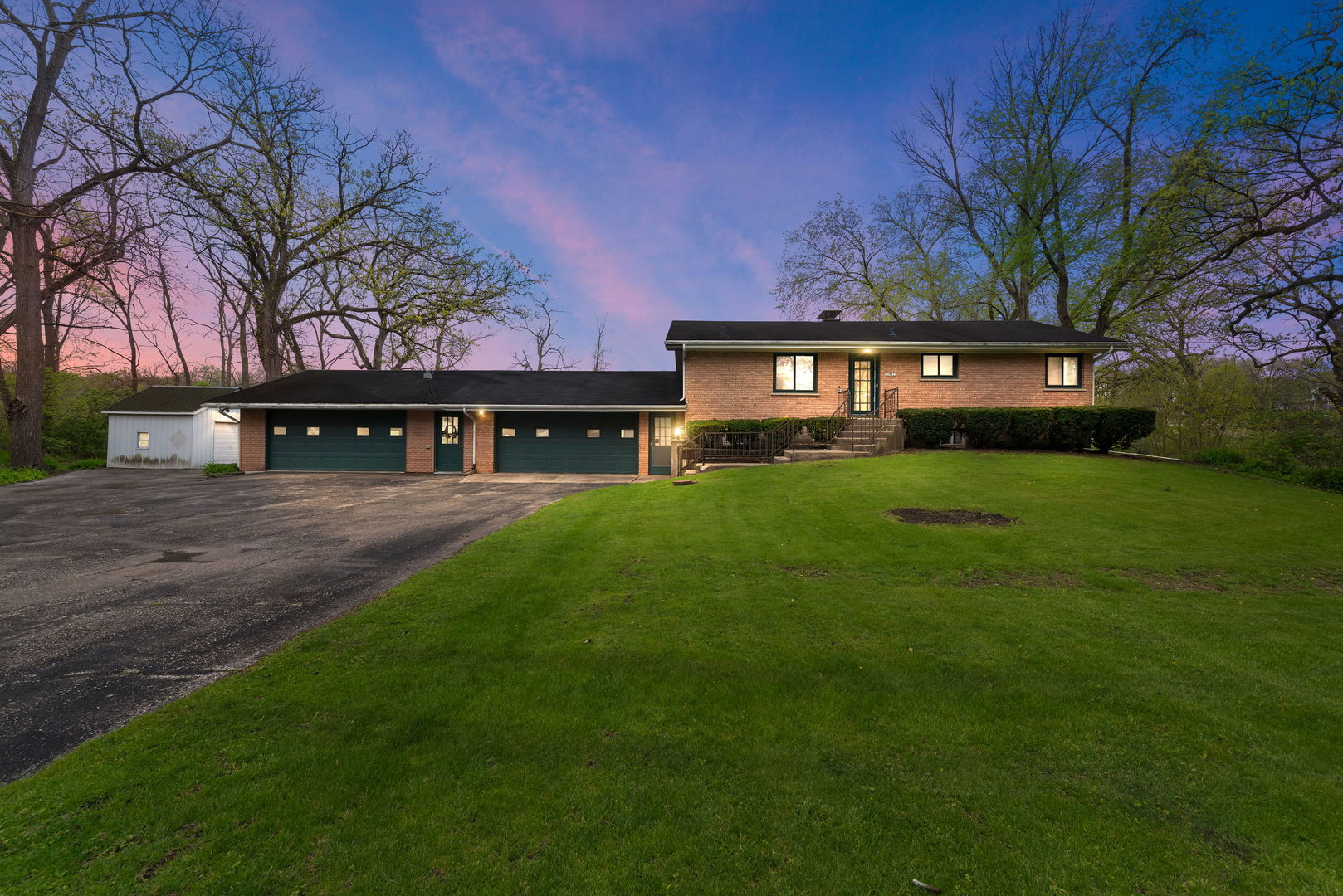 35w473 Blackhawk Drive Property Photo