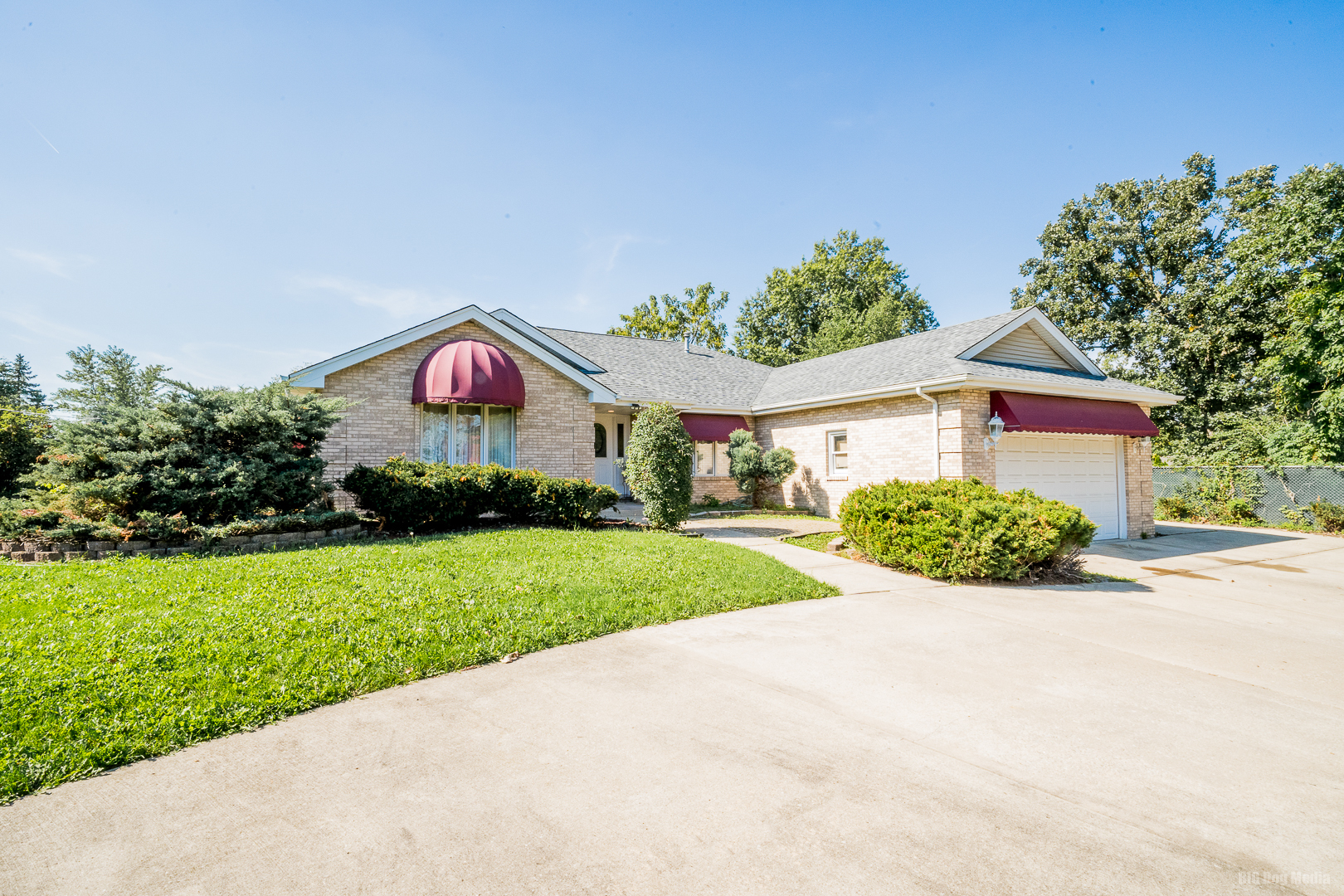 14650 Lamon Avenue Property Photo