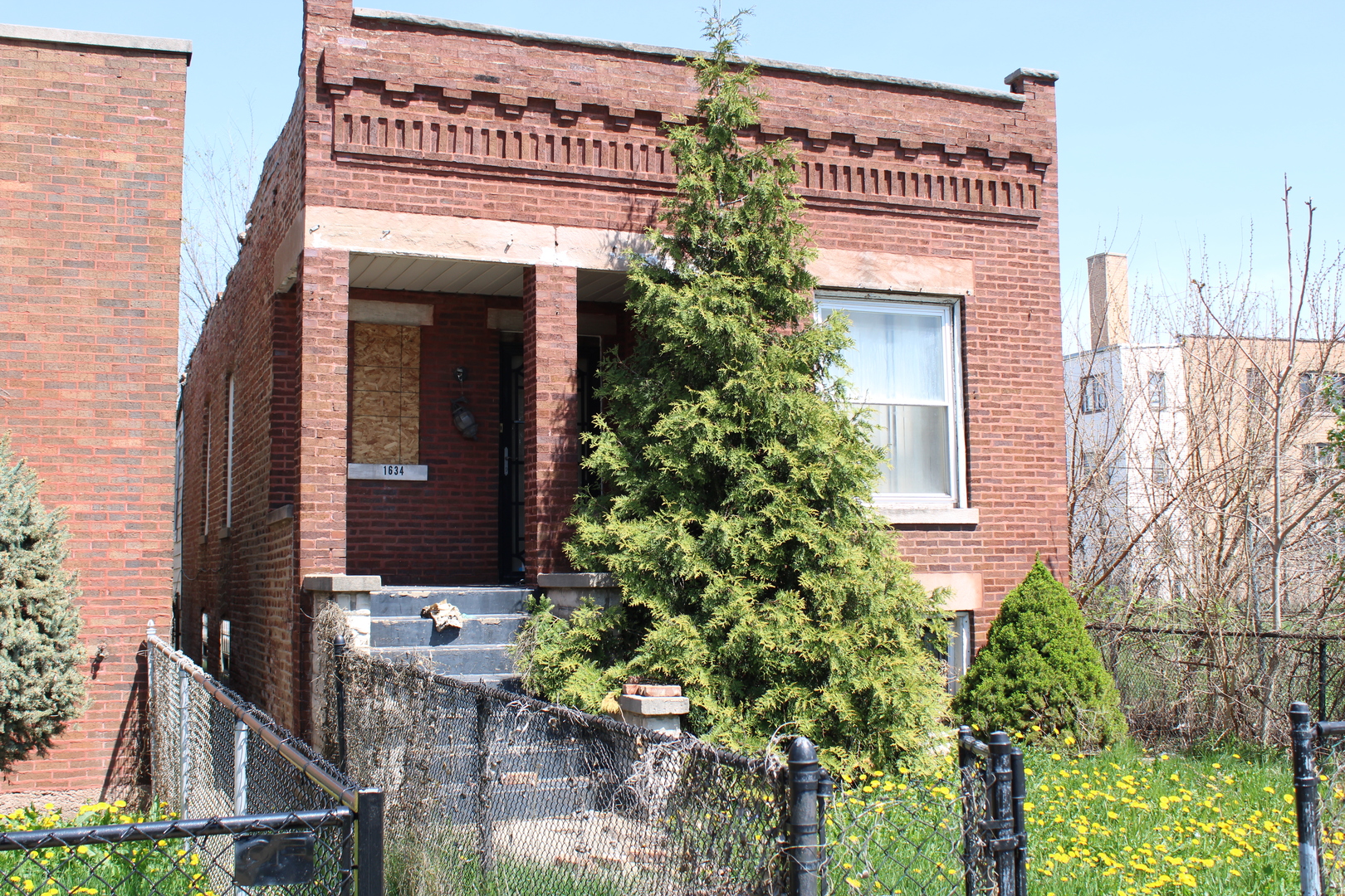 1634 E 75th Street Property Photo 2