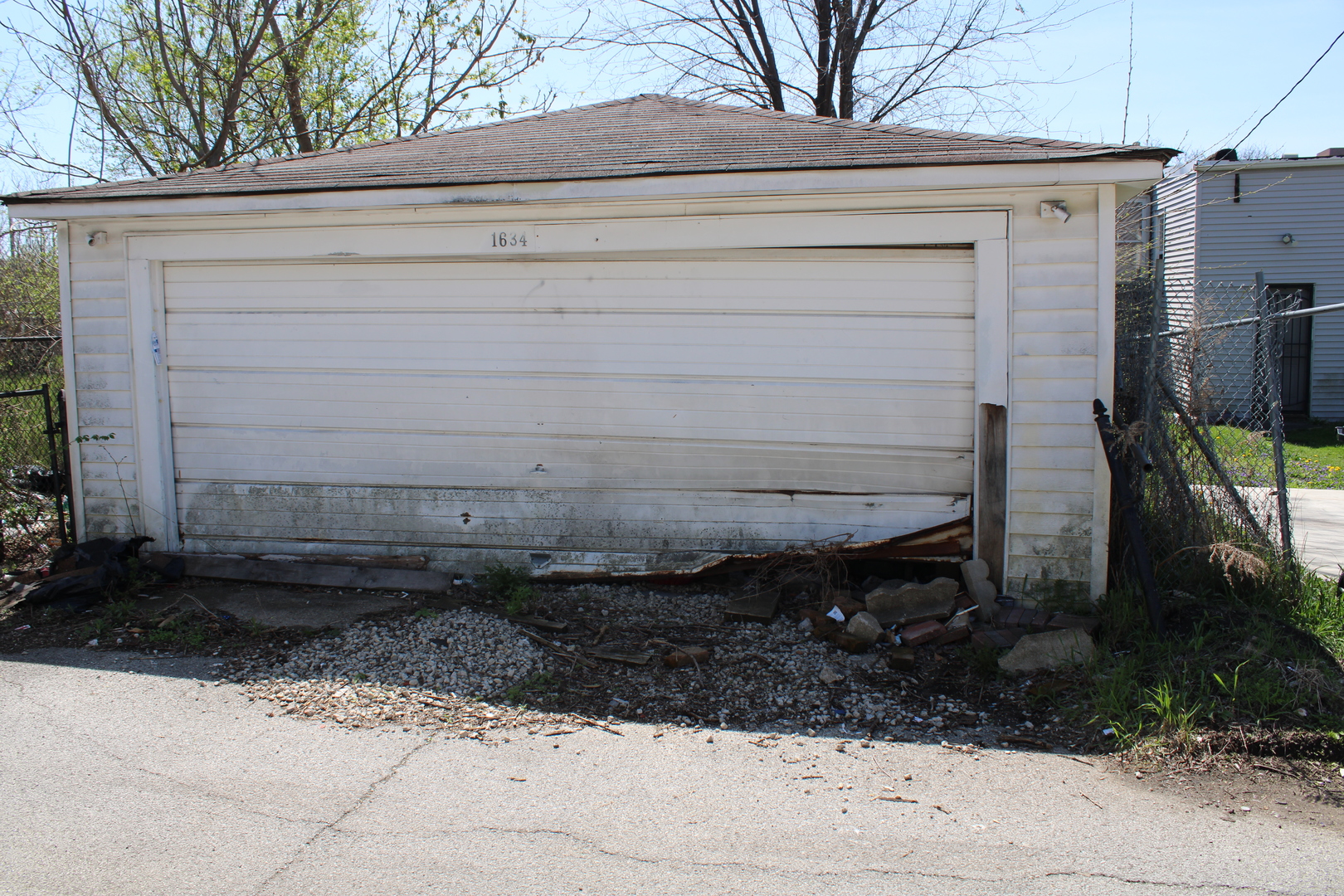 1634 E 75th Street Property Photo 3