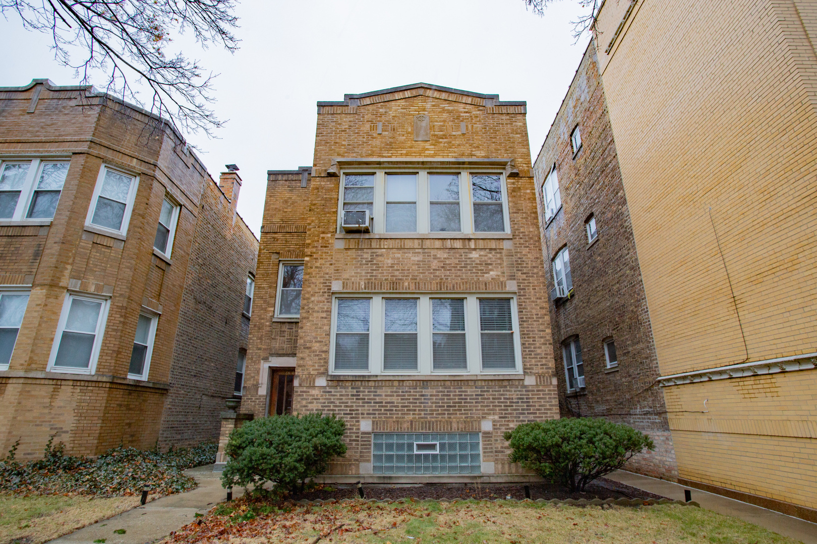 2810 W Lunt Avenue Property Photo