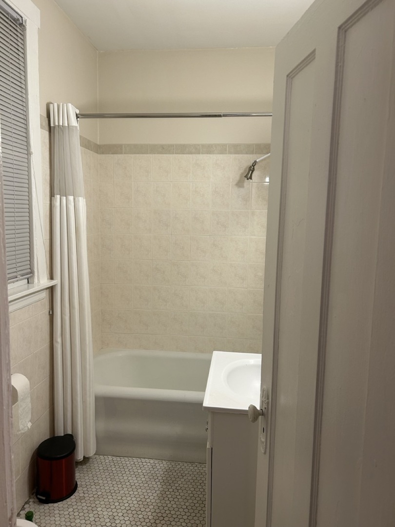 2251 W Devon Avenue Property Photo 16