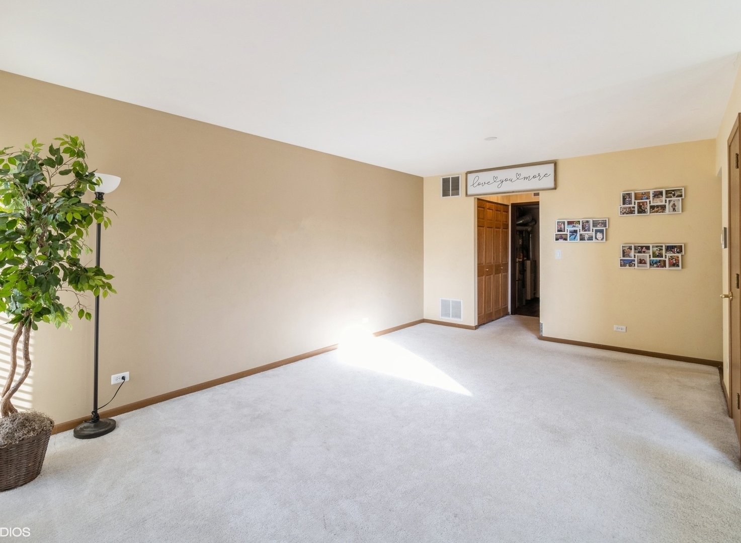 7921 Stewart Dr Property Photo 9