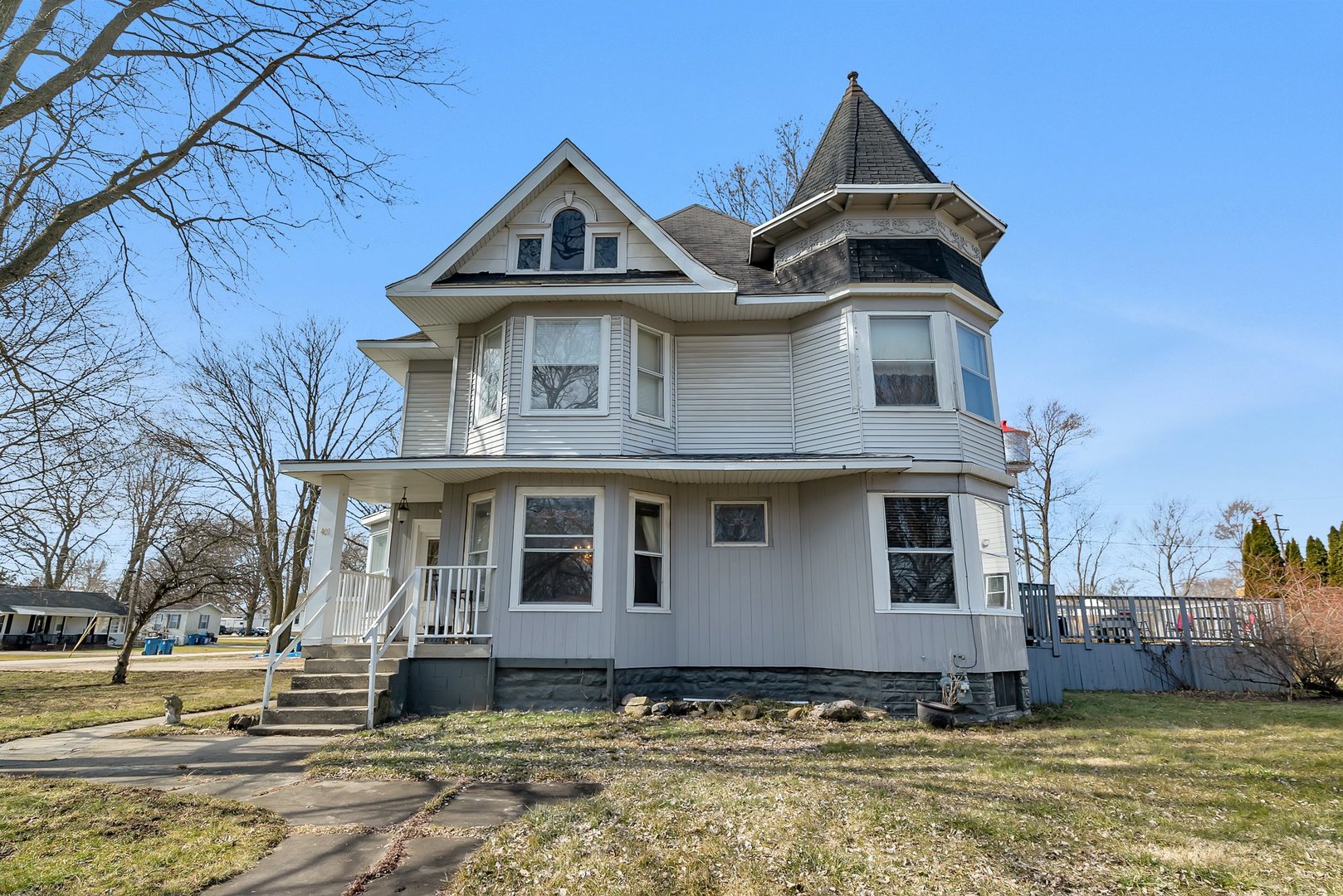 401 7th Street Property Photo 1
