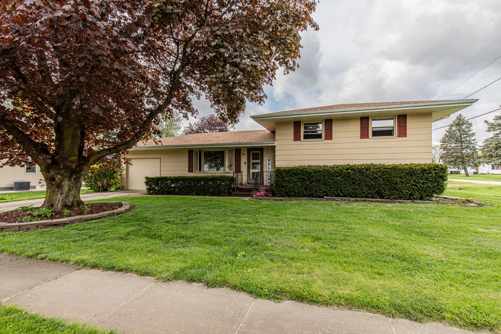 200 S Maple Street Property Photo 1
