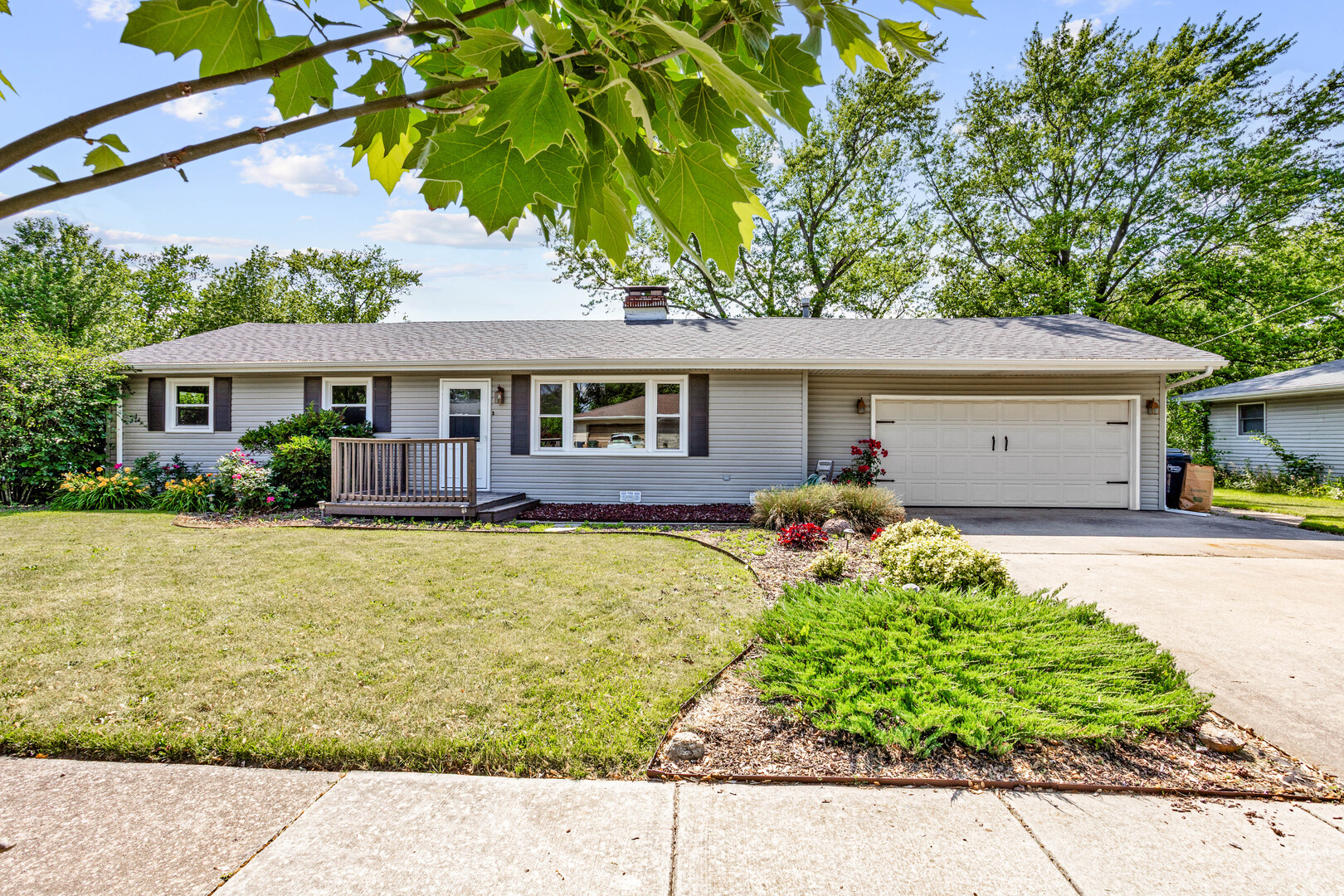 305 Illini Drive Property Photo 1