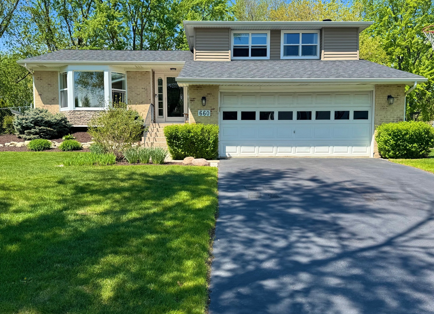 660 Londonberry Lane Property Photo 1